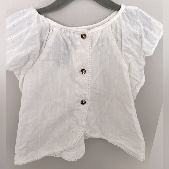 Flowy White Top / Button up back - Picture 2 of 3